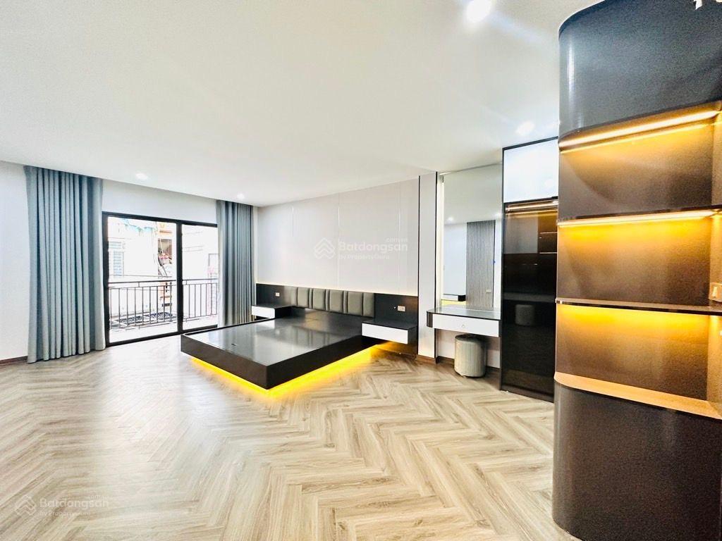 Giảm chào 1 tỷ, bán trước tết nhà mới, phố ngọc lâm ga ra ô tô thang máy full nội thất. 80m2, mt 5m