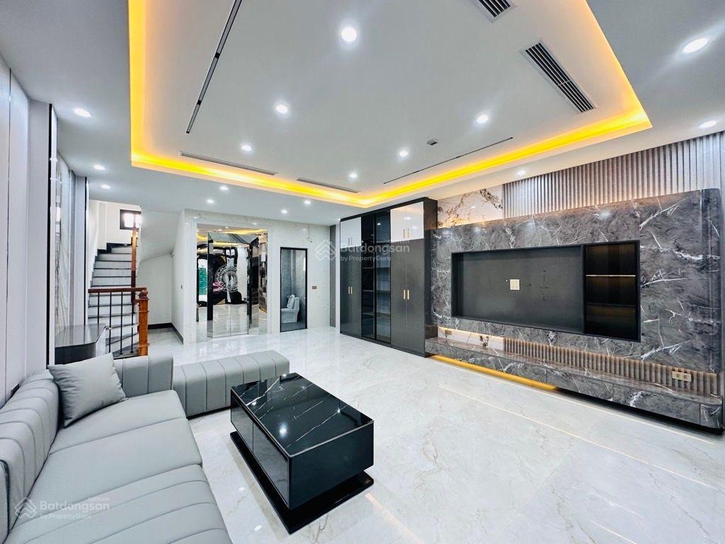 Giảm chào 1 tỷ, bán trước tết nhà mới, phố ngọc lâm ga ra ô tô thang máy full nội thất. 80m2, mt 5m