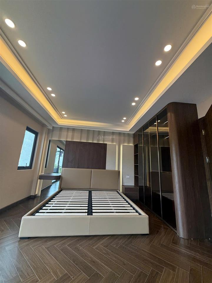 Bán nhà phố gia thượng, bồ đề,xây mới 8 tầng thang máy,lô góc nở hậu.ga ra 2 ô tô,giá tốt đầu tư.