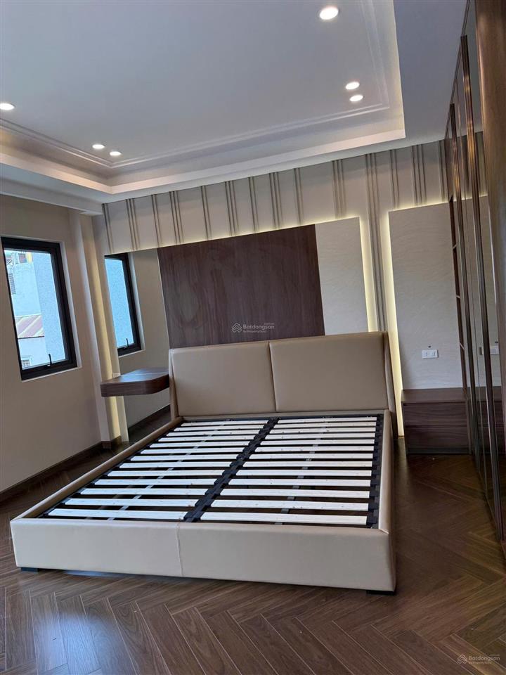Bán nhà phố gia thượng, bồ đề,xây mới 8 tầng thang máy,lô góc nở hậu.ga ra 2 ô tô,giá tốt đầu tư.
