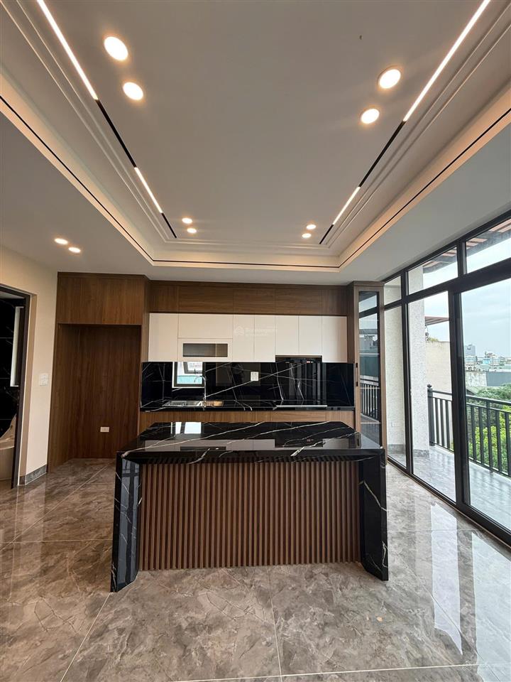Bán nhà phố gia thượng, bồ đề,xây mới 8 tầng thang máy,lô góc nở hậu.ga ra 2 ô tô,giá tốt đầu tư.