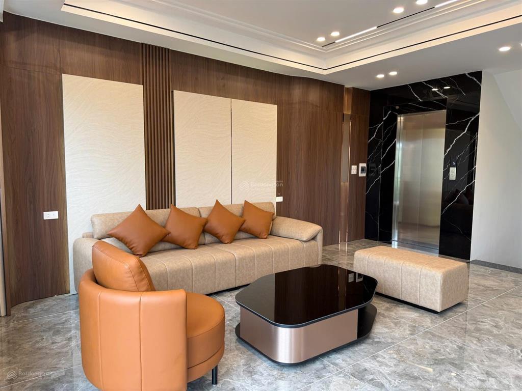 Bán nhà phố gia thượng, bồ đề,xây mới 8 tầng thang máy,lô góc nở hậu.ga ra 2 ô tô,giá tốt đầu tư.