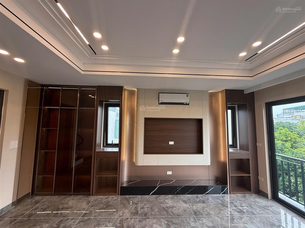 Bán nhà phố gia thượng, bồ đề,xây mới 8 tầng thang máy,lô góc nở hậu.ga ra 2 ô tô,giá tốt đầu tư.