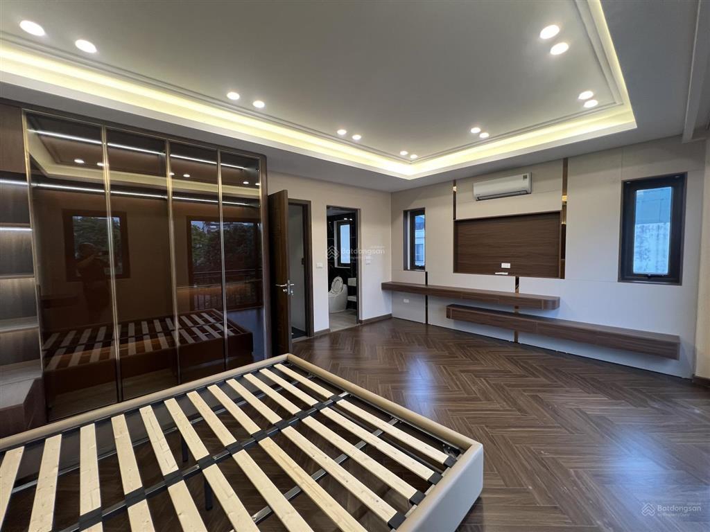 Siêu phẩm dòng tiền  ngọc thuỵ,8 tầng thang máy,gần khai sơn.công viên hồ điều hoà.dt 100m2,giá rẻ