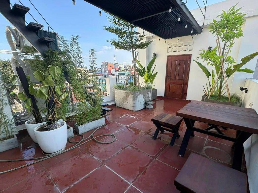 Tuyệt phẩm kiến trúc dân xây.mặt phố hồng tiến.103m2,5 tầng thang máy.lô góc 3 mặt thoáng.chỉ 33 tỷ
