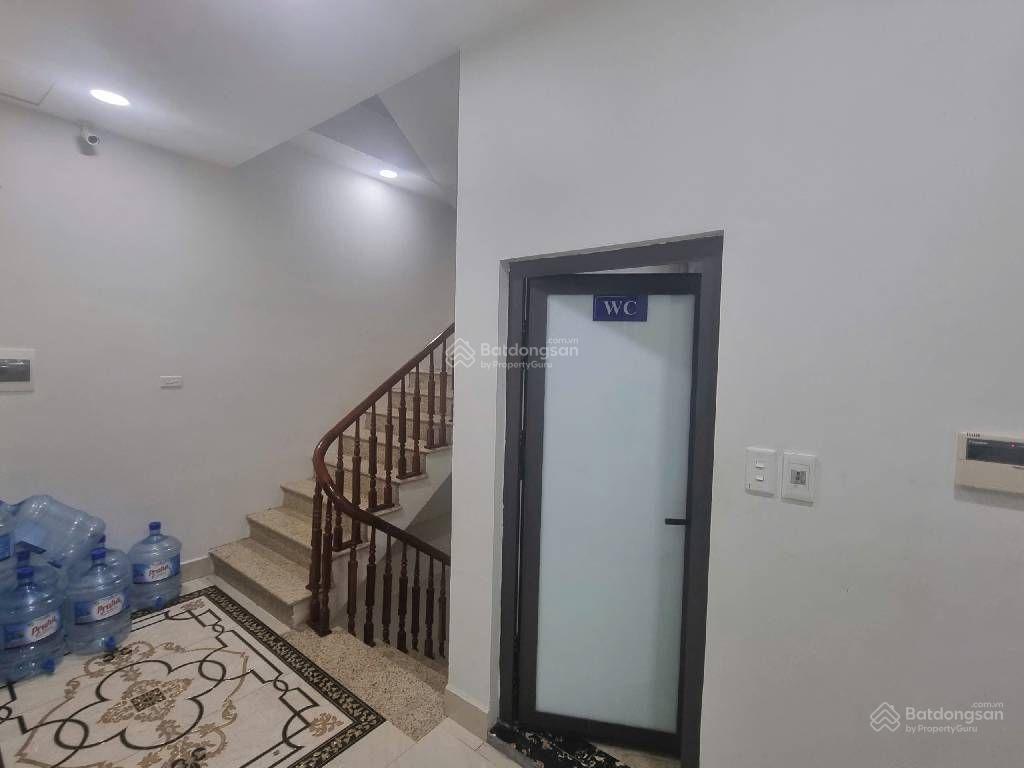 Bán nhà mặt phố hồng tiến,trục chính cầu trần hưng đạo.dt 160m2,mt 6,5m,có hầm,thang máy.giá tốt đt