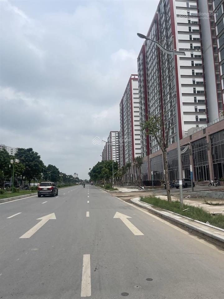 Chính chủ bán nhà*7 tầng thang máy* mới tinh, tọa lạc tại khu phân lô vip nhất bồ đề.dt 58m2,giá rẻ