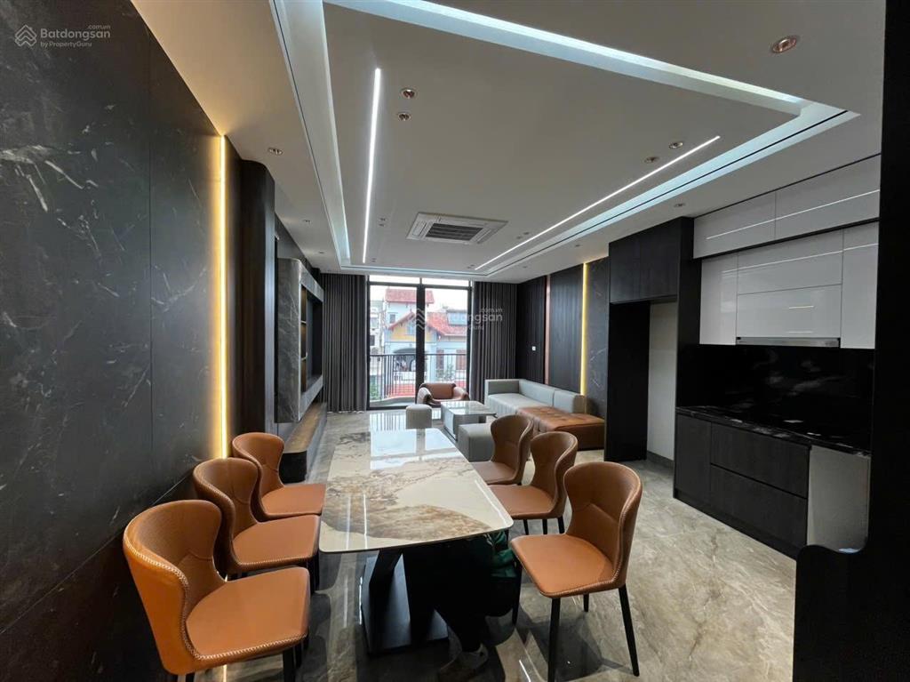Nhà mới,thang máy,lô góc sát mặt phố. chủ giảm hơn 2 tỷ,cần bán gấp. dt 55m,mt 5m.giá rẻ đt.