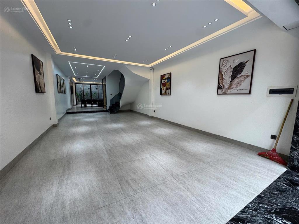 Bán nhà ngô gia tự,"diện tích to" giá hời chỉ tầm 200tr/m2,ô tô tránh,thang máy, full nội thất.