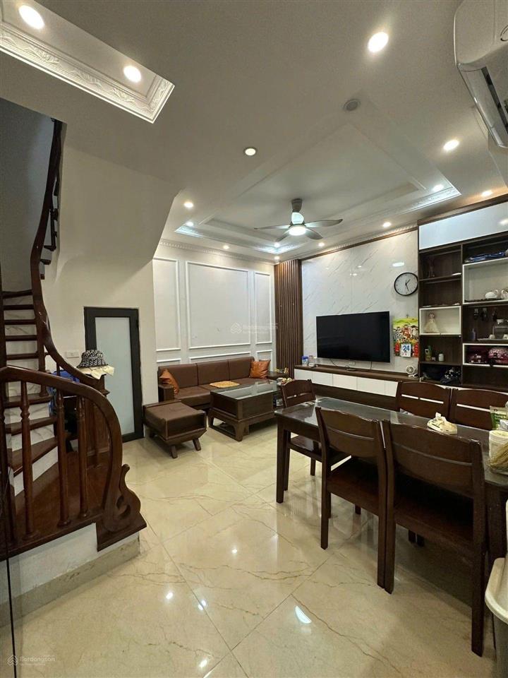 Bán nhà ngõ 158 phố nguyễn sơn  vị trí đẹp, sát quần thể cc beriver.dt 35m2,5 tầng. nhỉnh 8 tỷ.