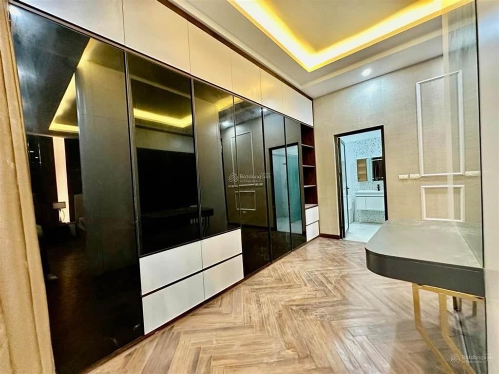 Nhà đẹp dân xây nguyễn văn cừ ,gia thụy, bồ đề,ô tô,thang máy, diện tích khủng, giá đầu tư.