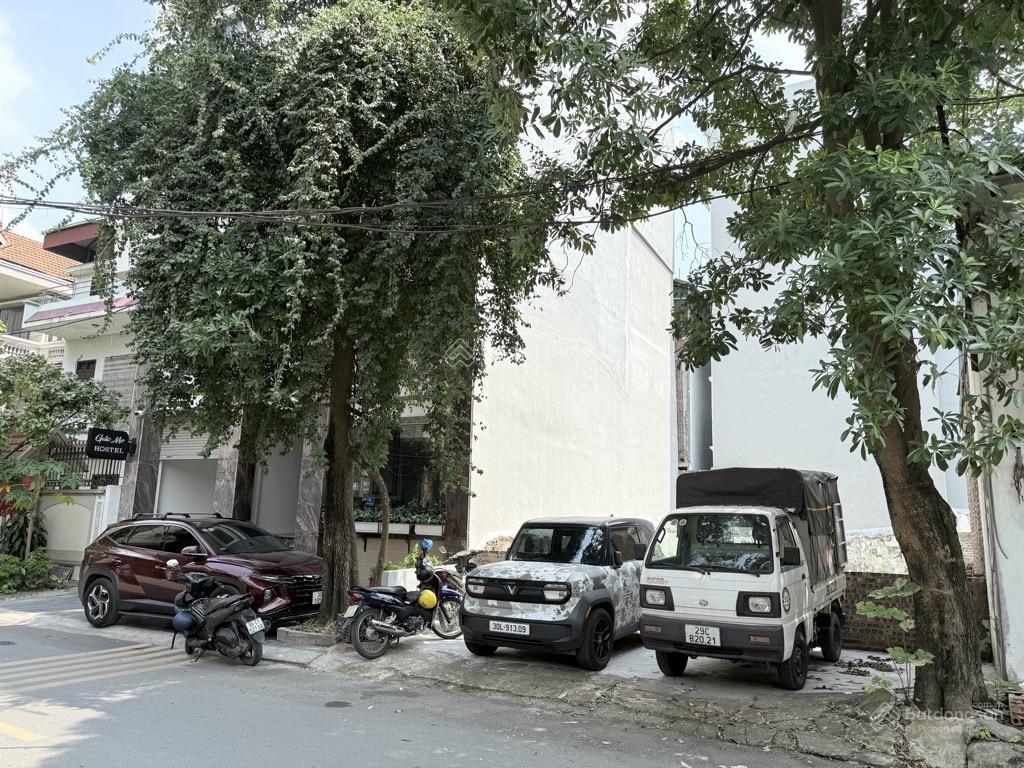 Đất mặt phố long biên.mặt tiền khủng,vỉa hè rộng,kinh doanh sầm uất.tiềm năng tăng giá nhanh.giá đt