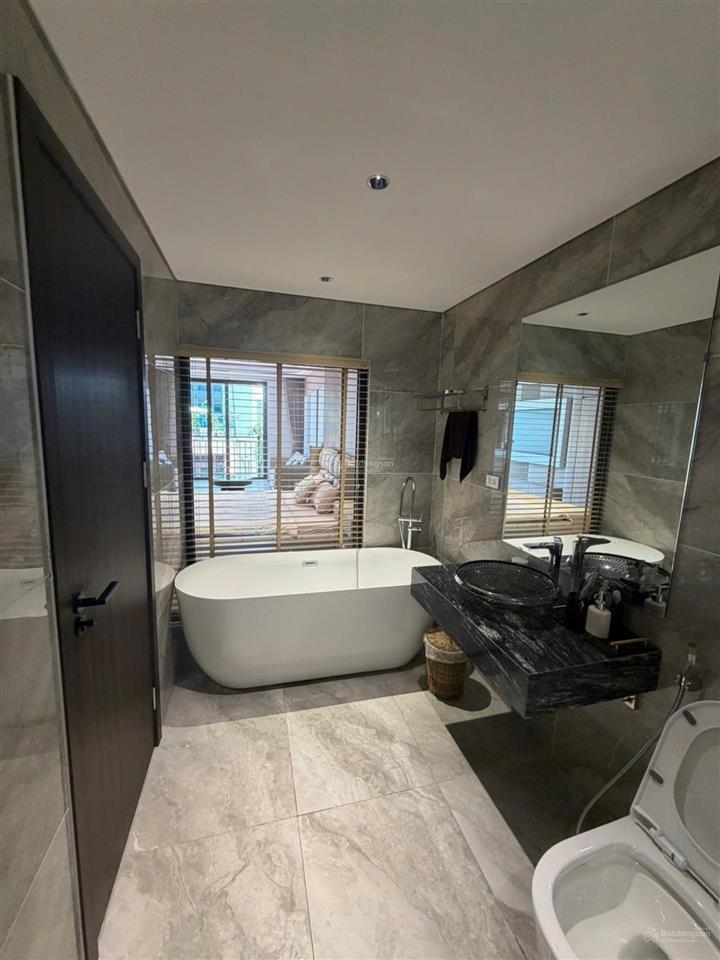 Cực khan hiếm.nhà mới,đẹp view sông hồng,phố bồ đề,kế cận phố cổ. dt 85m2,8 tầng,giá đầu tư.
