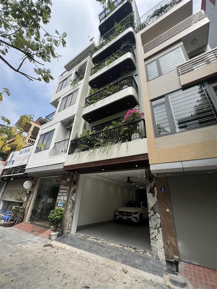 Bán nhà phố trạm,phân lô,thông số đẹp, vỉa hè 15m.gara ô tô, thang máy,vips kinh doanh,giá tốt đt.