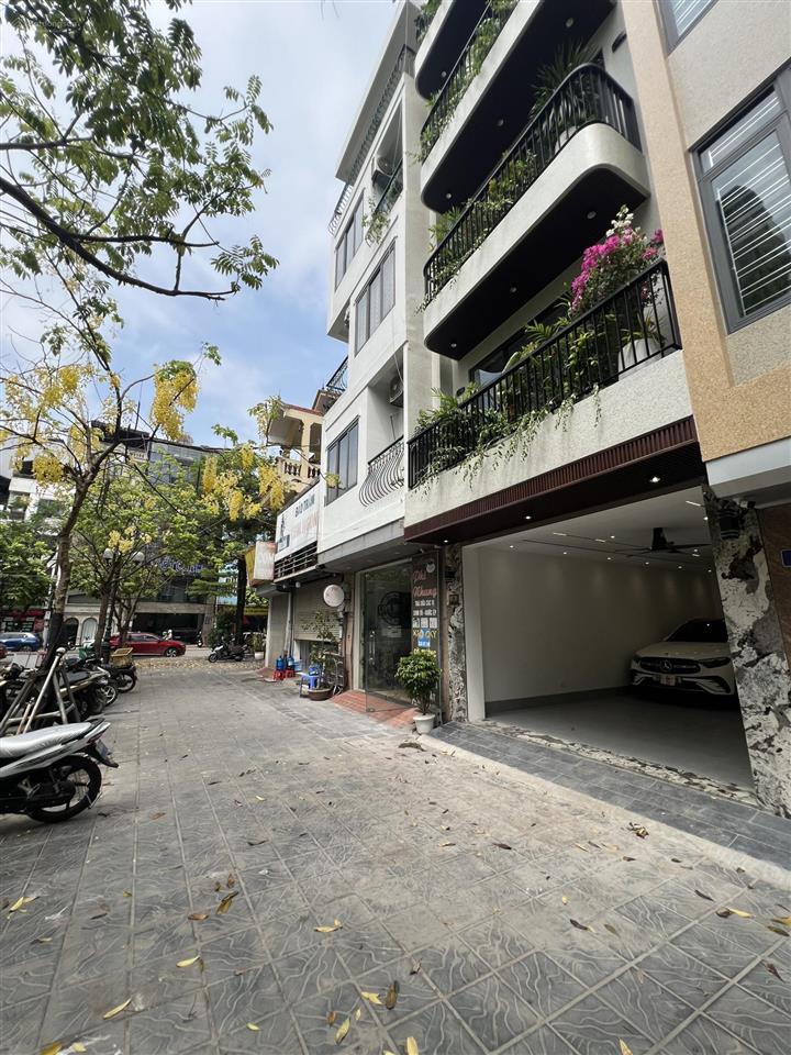 Bán nhà phố trạm,phân lô,thông số đẹp, vỉa hè 15m.gara ô tô, thang máy,vips kinh doanh,giá tốt đt.