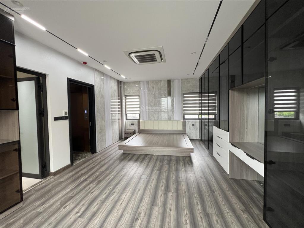 Hiếm có siêu phẩm 8 tầng thang máy, tọa độ vàng ngay chợ ngọc lâm. dt 55m2, giá rẻ đầu tư