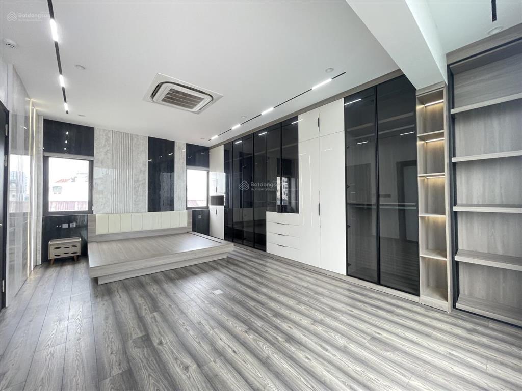Hiếm có siêu phẩm 8 tầng thang máy, tọa độ vàng ngay chợ ngọc lâm. dt 55m2, giá rẻ đầu tư