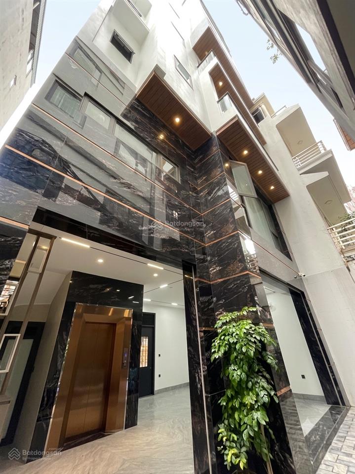 Hiếm có siêu phẩm 8 tầng thang máy, tọa độ vàng ngay chợ ngọc lâm. dt 55m2, giá rẻ đầu tư