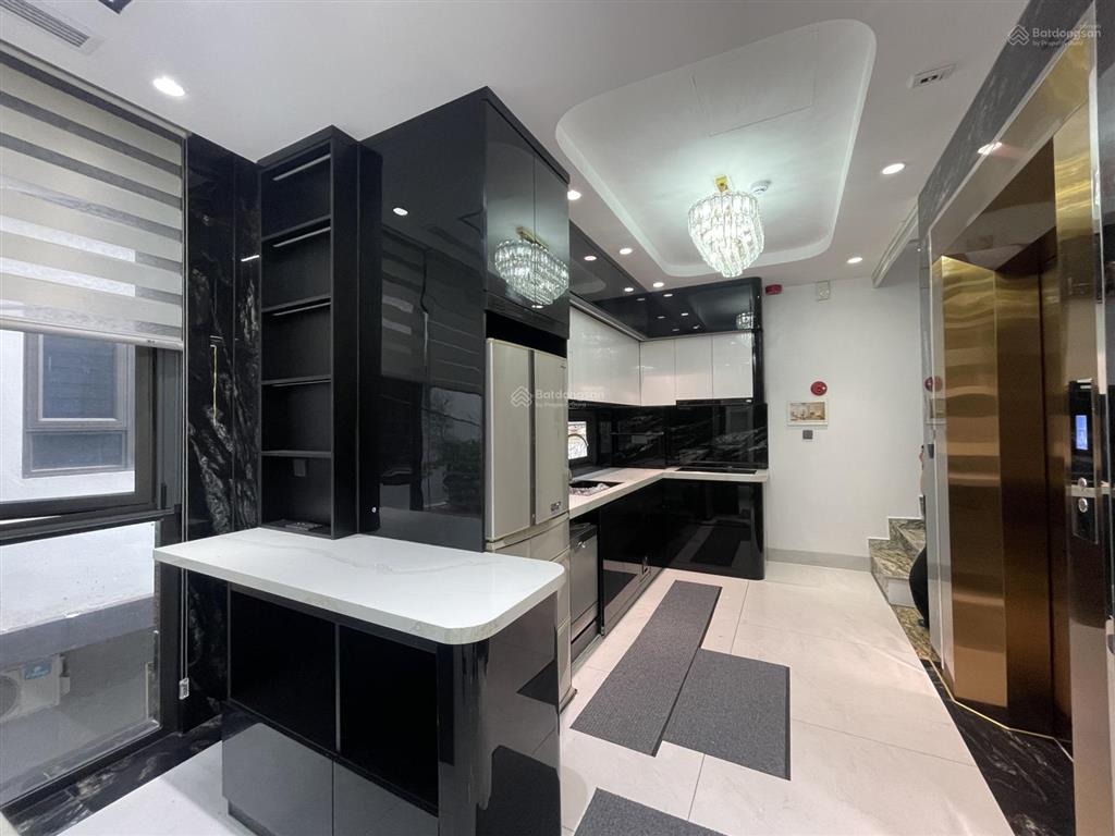 Hiếm có siêu phẩm 8 tầng thang máy, tọa độ vàng ngay chợ ngọc lâm. dt 55m2, giá rẻ đầu tư