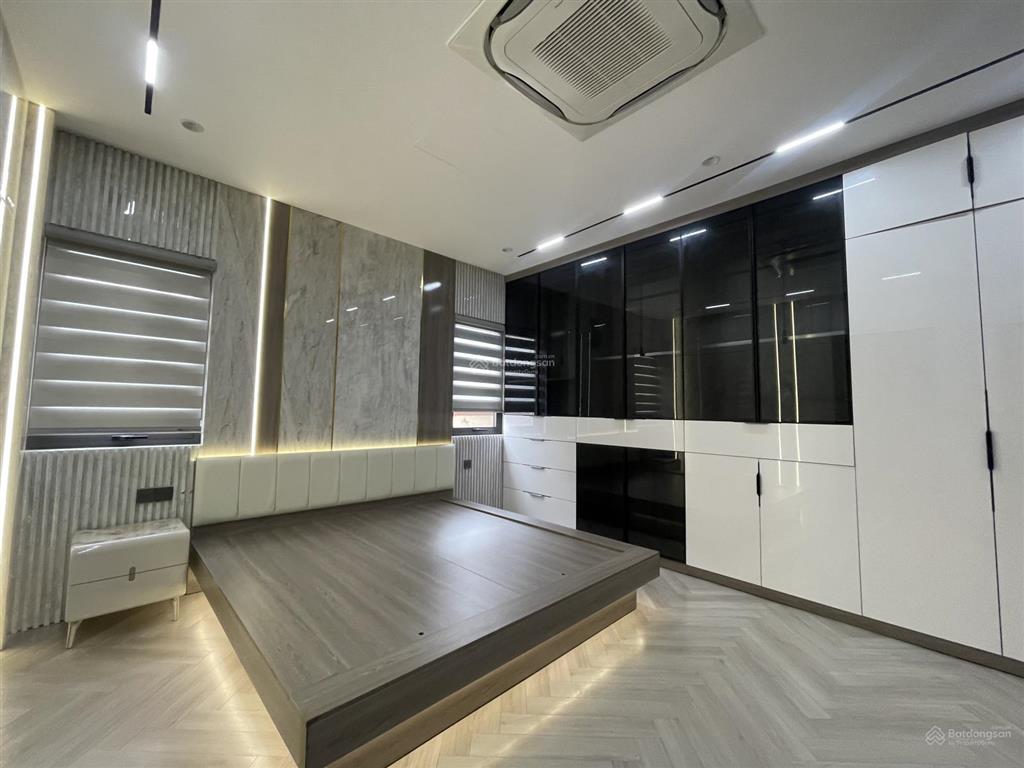 Hiếm có siêu phẩm 8 tầng thang máy, tọa độ vàng ngay chợ ngọc lâm. dt 55m2, giá rẻ đầu tư