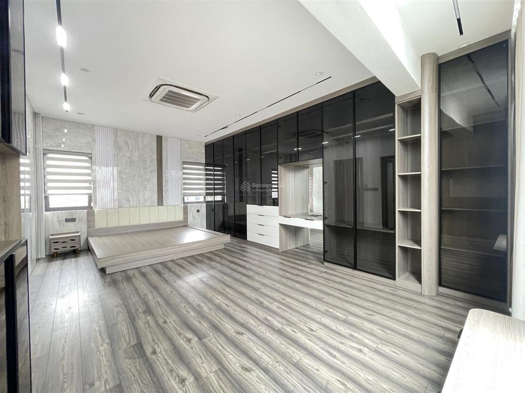 Hiếm có siêu phẩm 8 tầng thang máy, tọa độ vàng ngay chợ ngọc lâm. dt 55m2, giá rẻ đầu tư