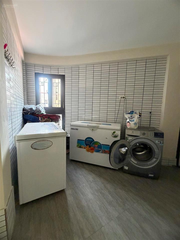 Nhà dăn xây phố bồ đề,sát hồ mát rượi,nhà đẹp ở ngay.( ảnh y hình.)dt 34m2,5 tầng.chào 6,5 tỷ