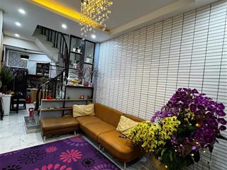 Nhà dăn xây phố bồ đề,sát hồ mát rượi,nhà đẹp ở ngay.( ảnh y hình.)dt 34m2,5 tầng.chào 6,5 tỷ