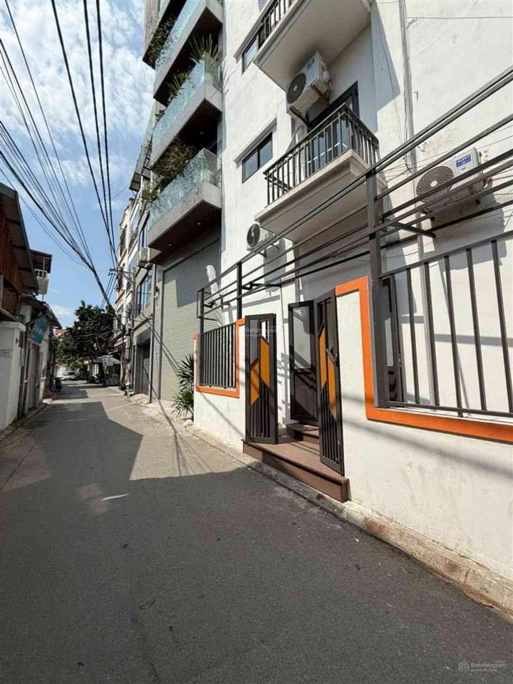 Bán đất tặng nhà c4. ngõ thông ô tô, vị trí vàng bồ đề, ái mộ. dt 90m2, mt 4,8m. chào 23 tỷ. tl.