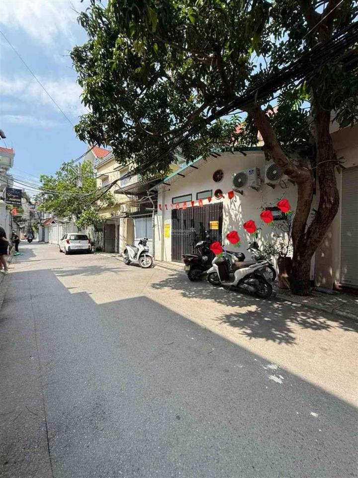 Bán đất tặng nhà c4. ngõ thông ô tô, vị trí vàng bồ đề, ái mộ. dt 90m2, mt 4,8m. chào 23 tỷ. tl.