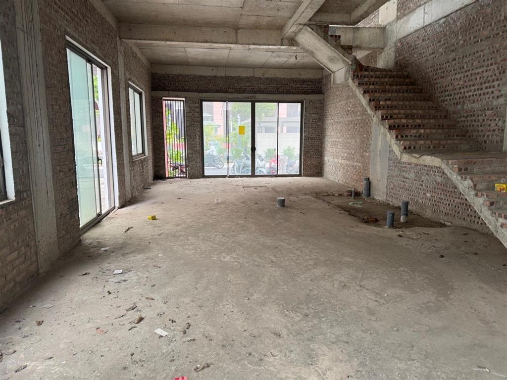 Bán căn lk khai sơn town,long biên lô góc 3 mặt thoáng, xẻ khe cực đẹp.dt 99m2,mt 8m.tầm 31 tỷ. tl