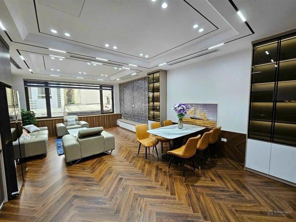 Bán nhà nguyễn văn cừ ,gia thụy,ô tô tránh,kinh doanh,tặng full nội thất cao cấp .dt 60m2,tầm 20 tỷ