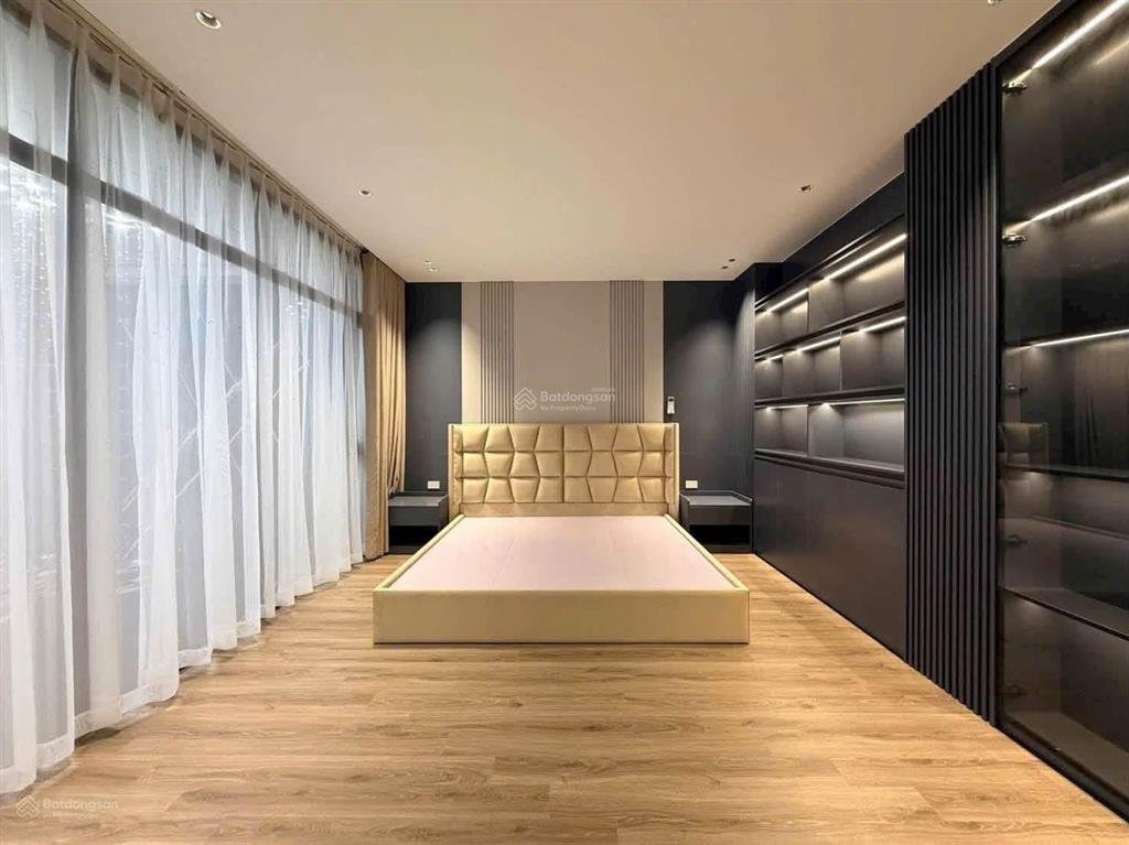 Bán nhà phố nguyễn sơn, bồ đề. dt 85m x 7 tầng thang máy, mt 7,6m. gara 2 ô tô, tầm giá 25 tỷ.