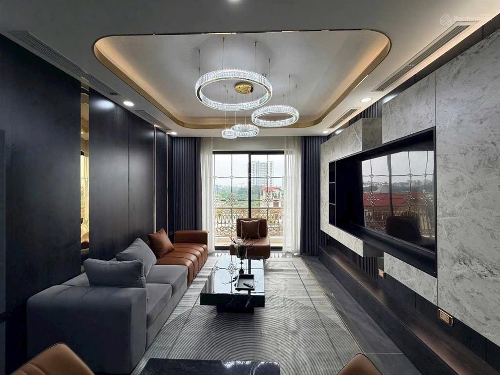 Bán nhà ngọc lâm, bồ đề. vỉa hè,4 ô tô tránh,kinh doanh.dt 58m2, 7 tầng, thang máy,full nội thất.