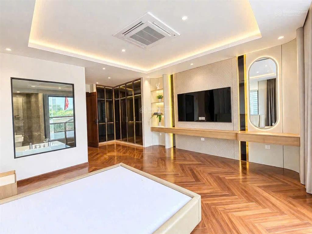 Bán nhà phố hồng tiến bồ đề,gara ô tô,thang máy, full nội thất cao cấp! dt 55m2, 7 tầng ,giá rẻ đt.