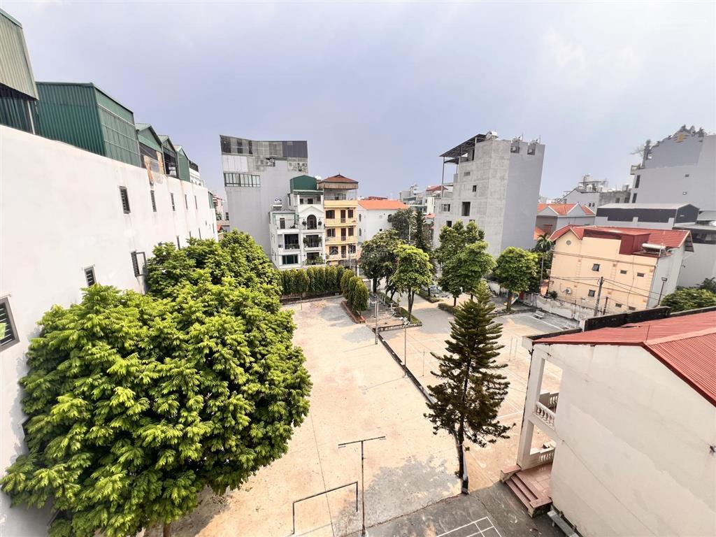 Nhà lô góc 3 mặt thoáng, ô tô tránh, vào nhà. dt 43m2 x 5 tầng. giá chào 12,9 tỷ, thương lượng.