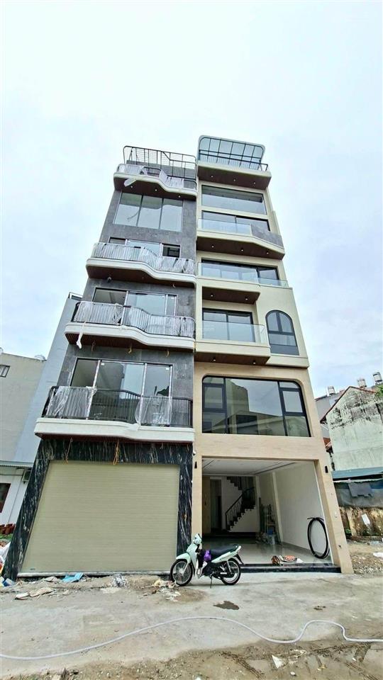 Nhà đẹp phố hồng tiến, bồ đề.
dt 55m2, 7 tầng, thang máy, gara. giá cực tốt đầu tư.
