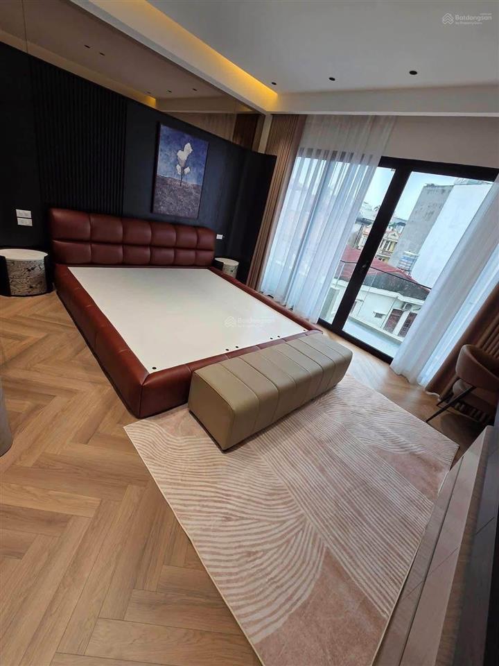 Nhà đẹp phố hồng tiến, bồ đề.
dt 55m2, 7 tầng, thang máy, gara. giá cực tốt đầu tư.