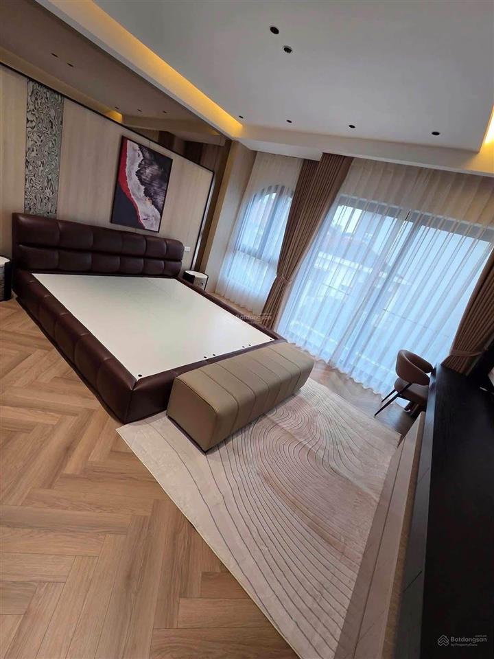 Nhà đẹp phố hồng tiến, bồ đề.
dt 55m2, 7 tầng, thang máy, gara. giá cực tốt đầu tư.