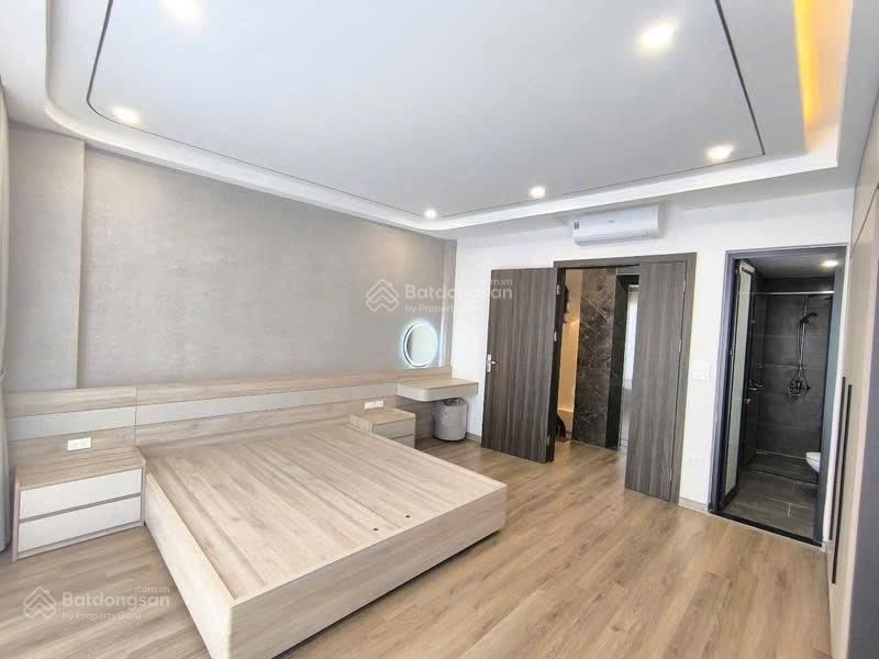 Bán nhà ngõ 61 phố trạm, ô tô vf3 tận nhà.thang máy.đầy đủ nội thất dt 40m2 x 6 tầng. giá 12 tỷ tl