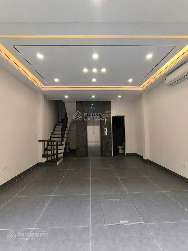 Bán nhà ngõ 61 phố trạm, ô tô vf3 tận nhà.thang máy.đầy đủ nội thất dt 40m2 x 6 tầng. giá 12 tỷ tl