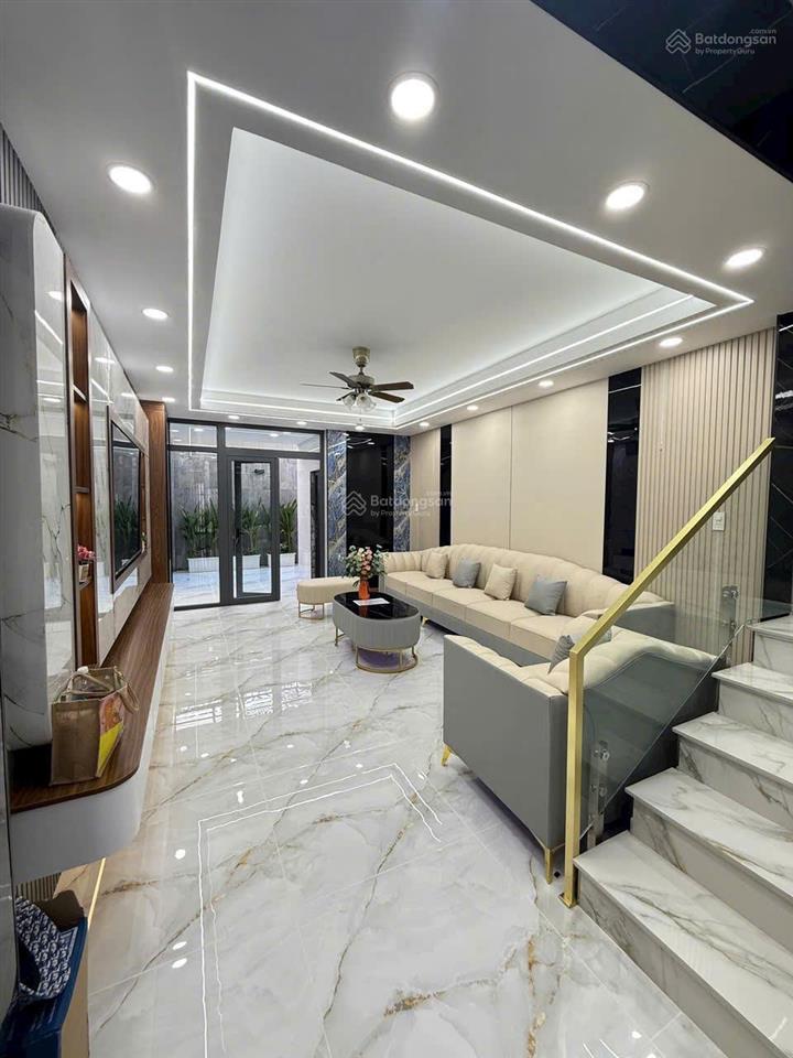 Nhà full nội thất có thang máy thạnh lộc 37. dt 4 x 20m. hướng đông nam. giá 8.35 tỷ