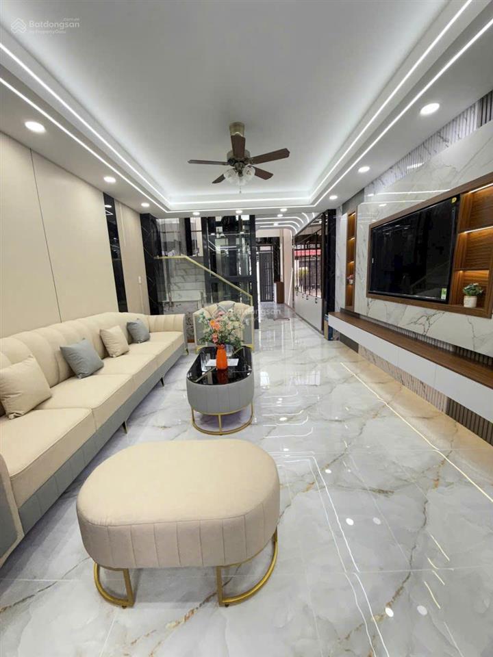 Nhà full nội thất có thang máy thạnh lộc 37. dt 4 x 20m. hướng đông nam. giá 8.35 tỷ