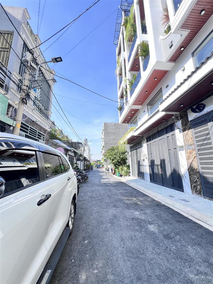 Nhà full nội thất có thang máy thạnh lộc 37. dt 4 x 20m. hướng đông nam. giá 8.35 tỷ