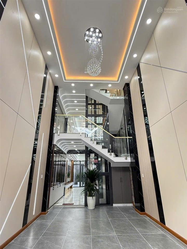 Nhà full nội thất có thang máy thạnh lộc 37. dt 4 x 20m. hướng đông nam. giá 8.35 tỷ