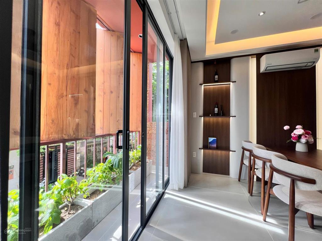 Nhà siêu đẹp nội thất cao cấp shr. chính chủ
