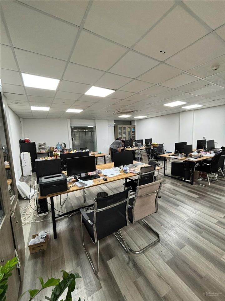 Văn phòng 140m2 giá rẻ nhất hoàng quốc việt, bàn giao siêu đẹp y hệt hình+ miễn phí ngoài giờ