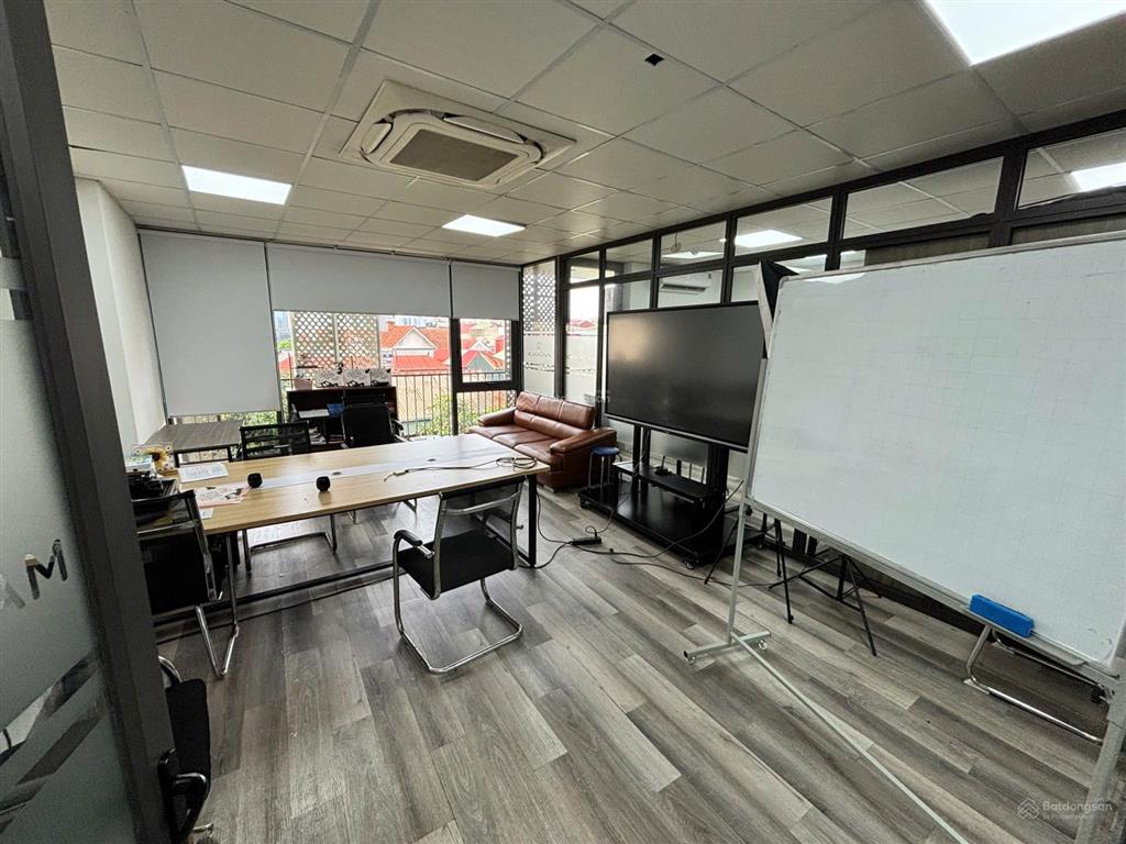 Văn phòng 140m2 giá rẻ nhất hoàng quốc việt, bàn giao siêu đẹp y hệt hình+ miễn phí ngoài giờ