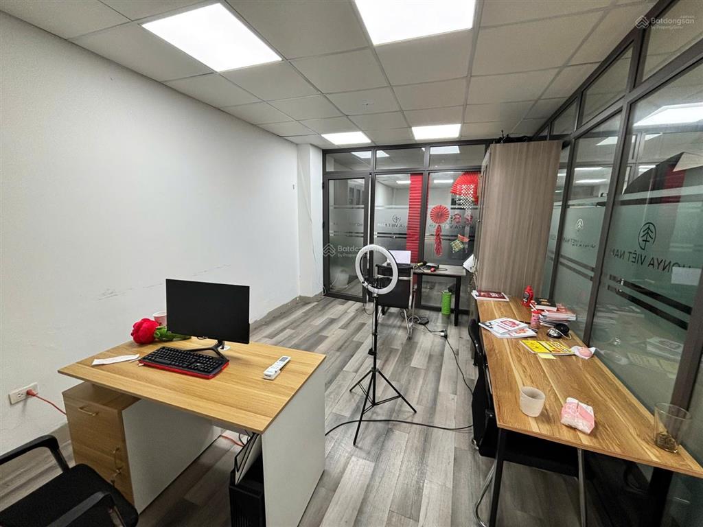 Văn phòng 140m2 giá rẻ nhất hoàng quốc việt, bàn giao siêu đẹp y hệt hình+ miễn phí ngoài giờ