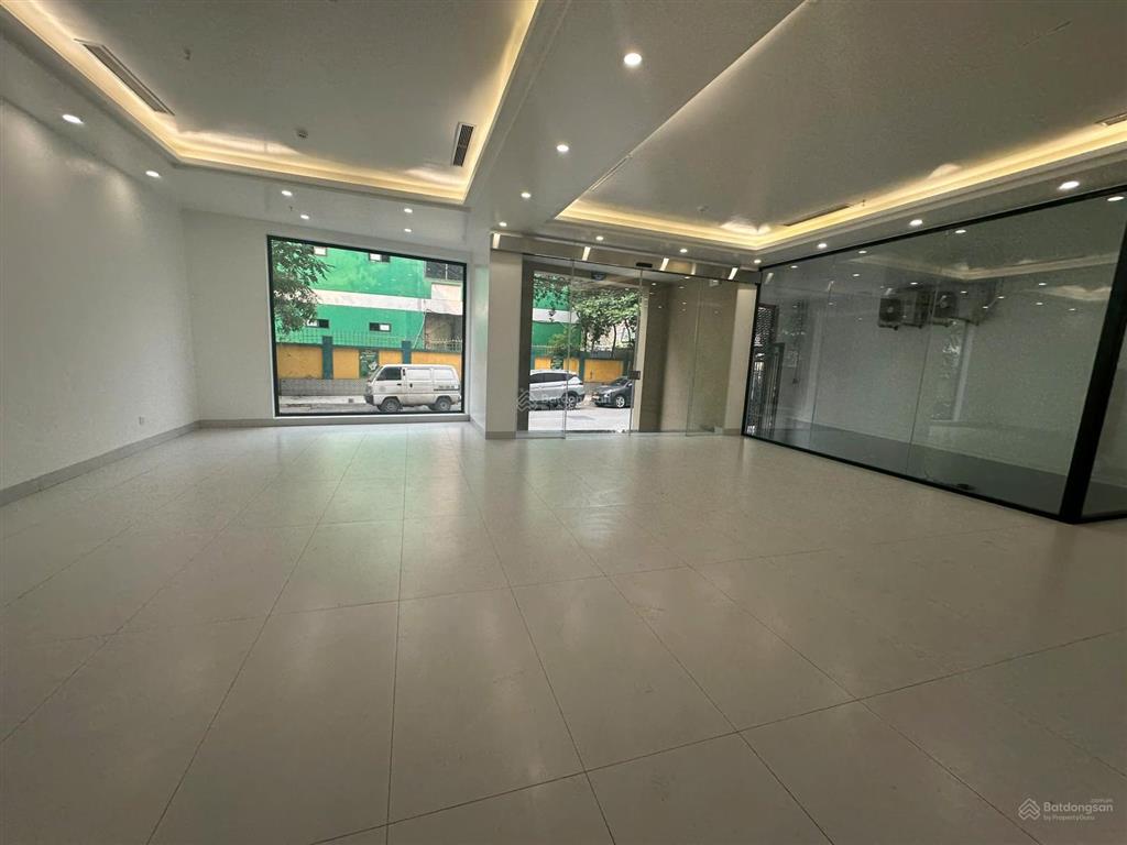 Văn phòng 130m2 siêu đẹp tại mễ trì, bàn giao mới cứng y hệt hình, giá thương lượng thoải mái