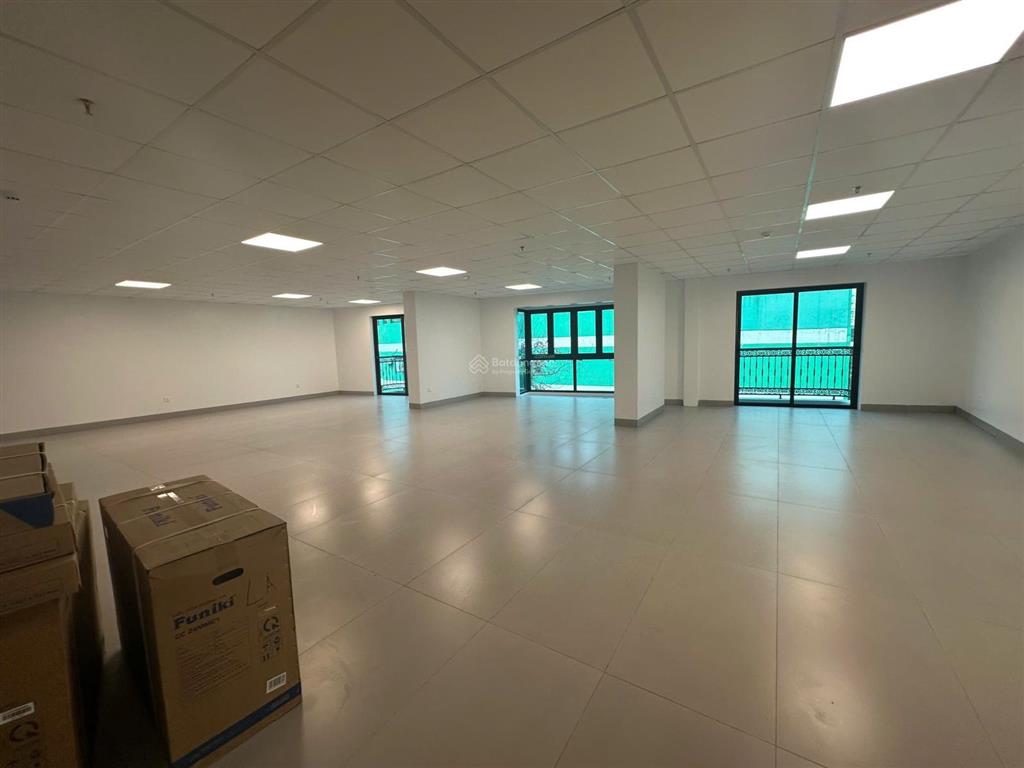 Văn phòng 130m2 siêu đẹp tại mễ trì, bàn giao mới cứng y hệt hình, giá thương lượng thoải mái
